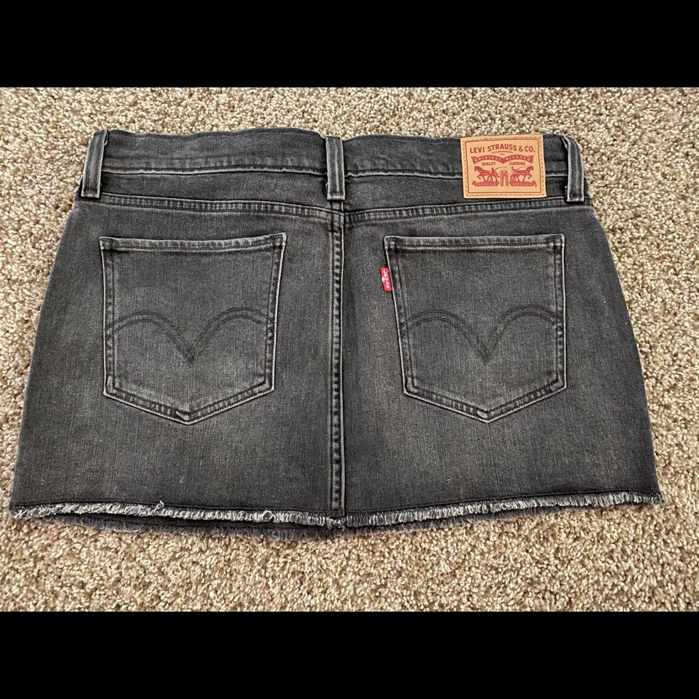 Levi’s black denim skirt